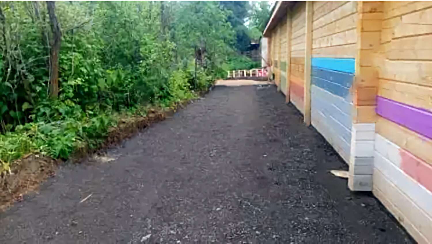 Устройство отмостки из разных материалов Устройство отмостки