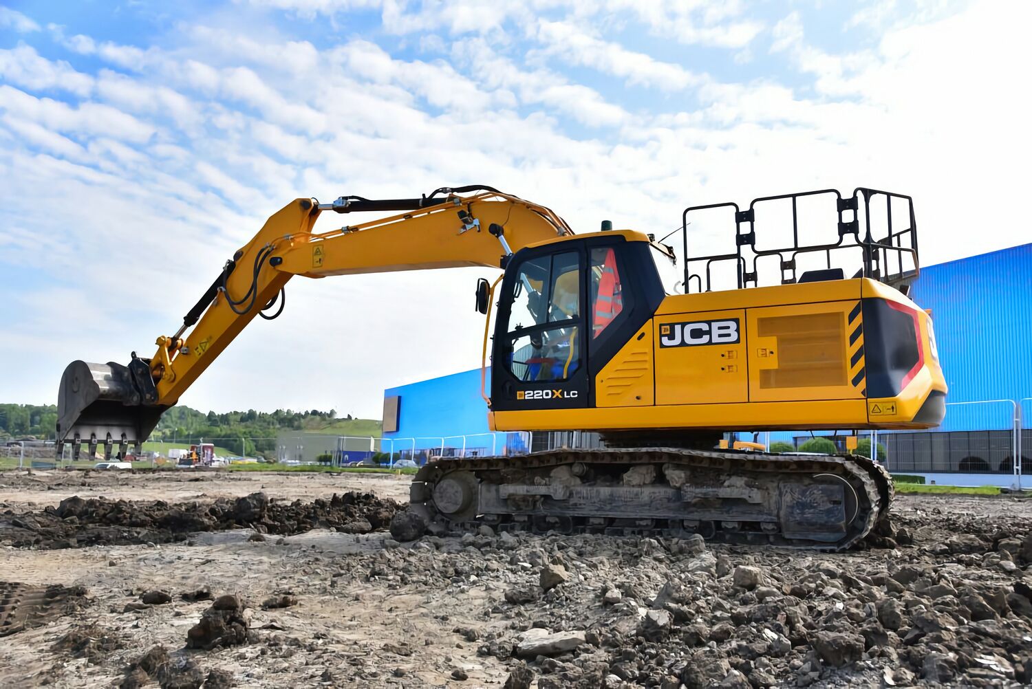 Аренда экскаватора JCB JS 205NLC